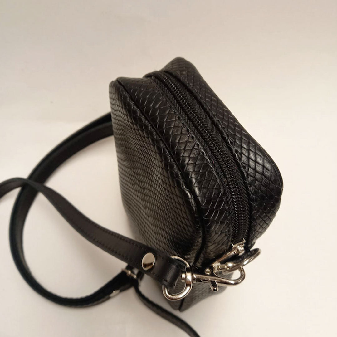 Cartera negra textura porta celular