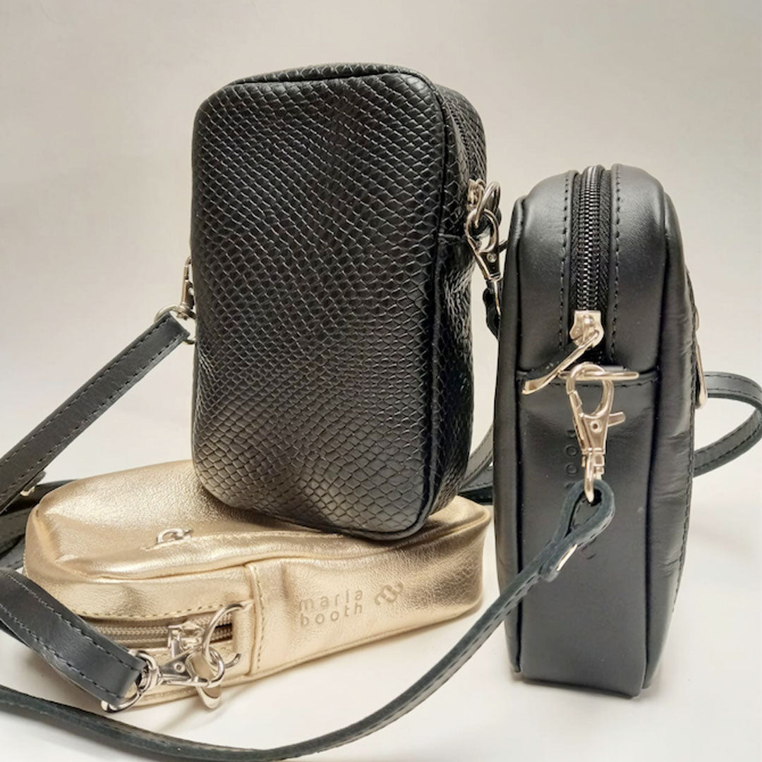 Cartera dorada porta celular