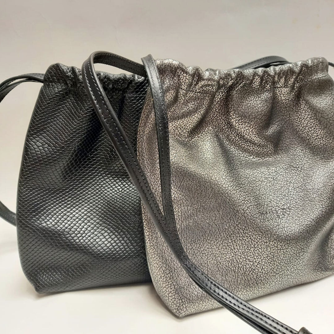 Cartera morral plateada