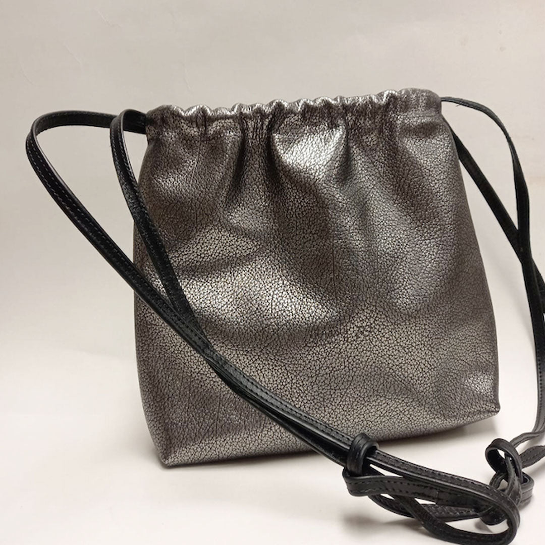 Cartera morral plateada